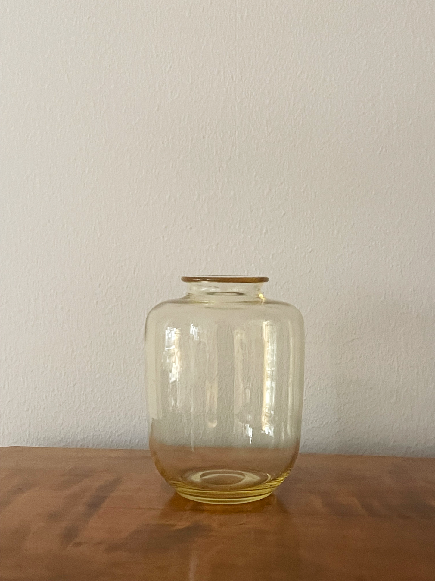 Vase yellow glass / vintage